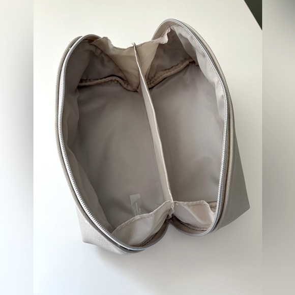 Chantecaille Aromacologie Travel-size w/Cosmetics Bag - Picture 10 of 10